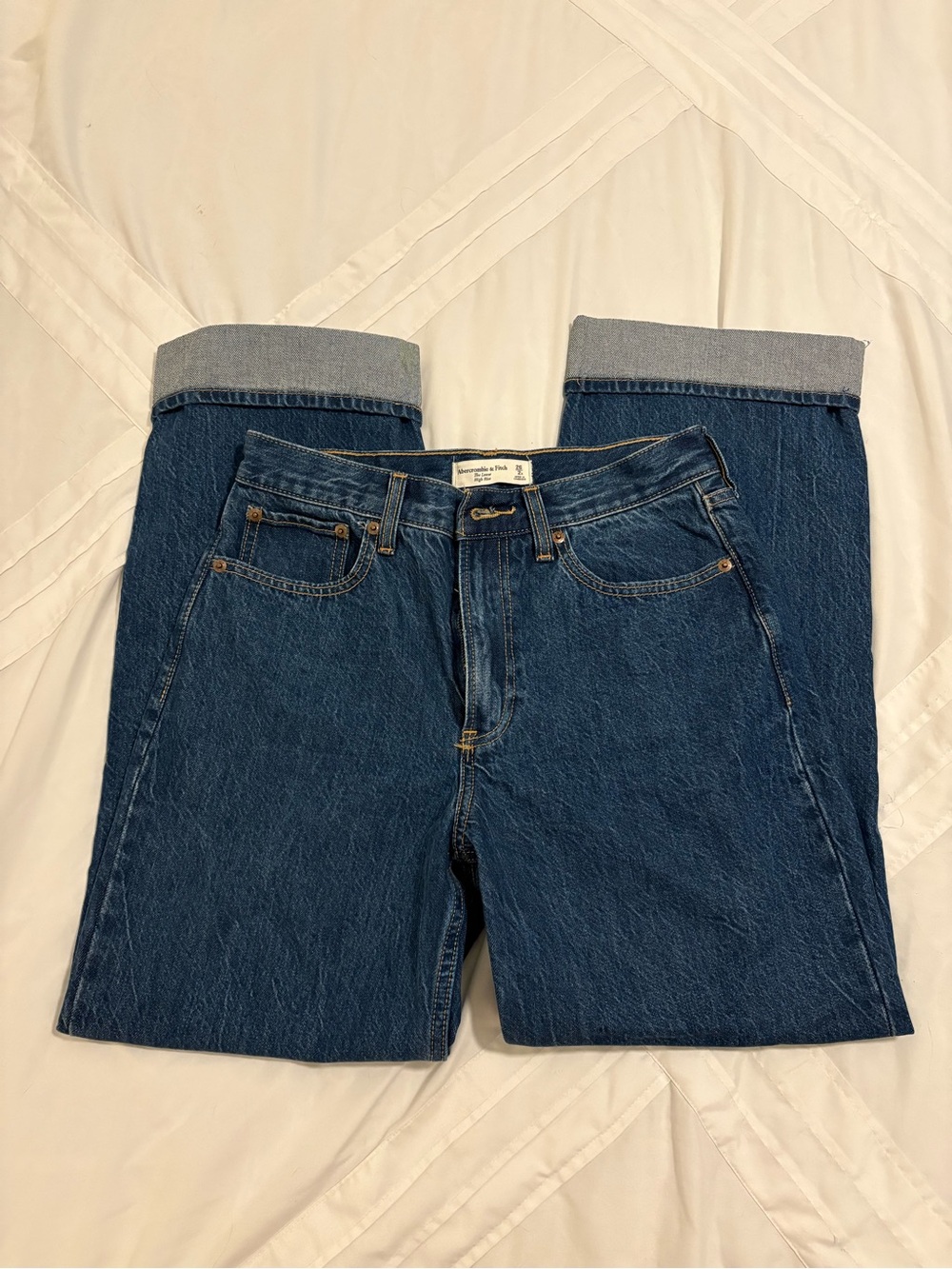 Abercrombie & Fitch (A&F) High Rise Loose Jean. 26 Short. Dark with Cuff Hem.